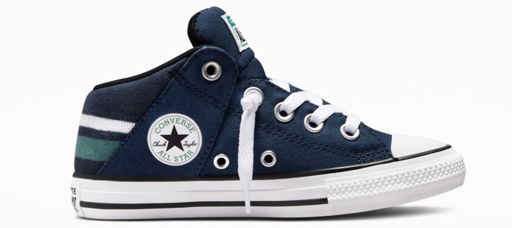 navy blue low top converse shoe