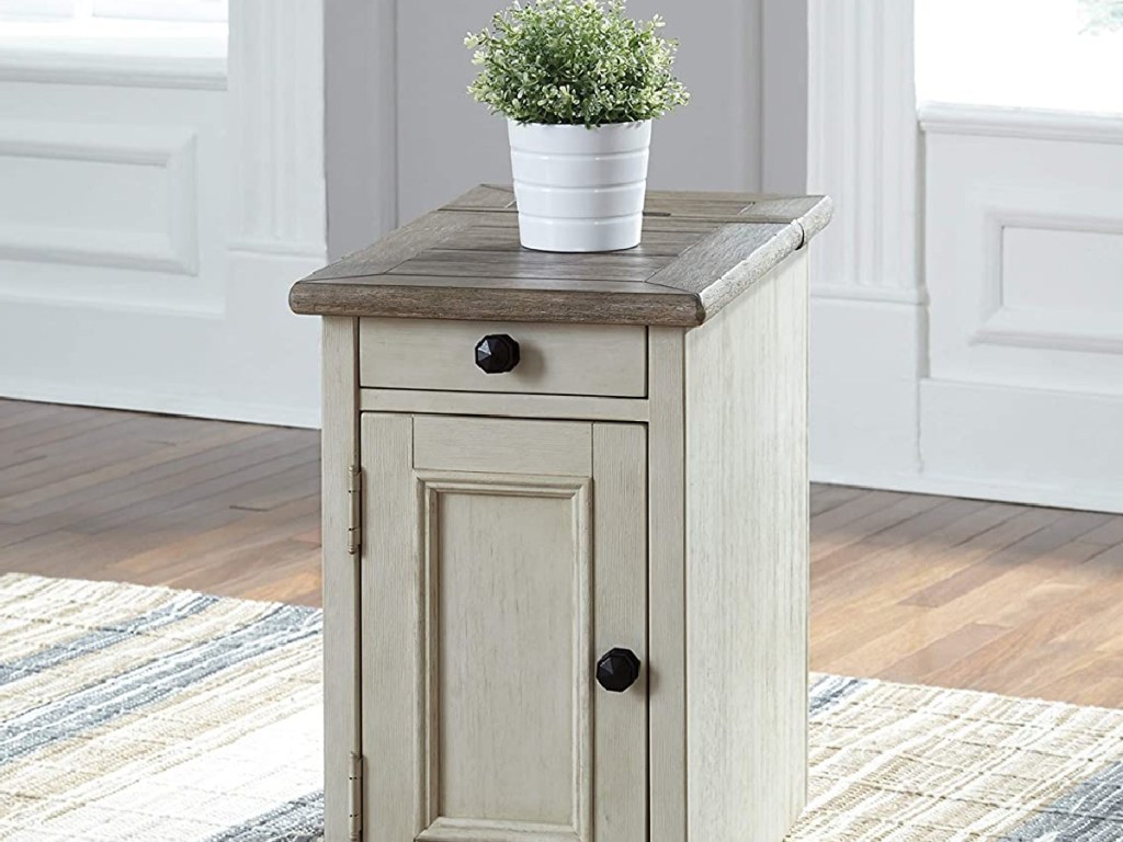 Farmhouse Chair Side End Table with flower in pot on top