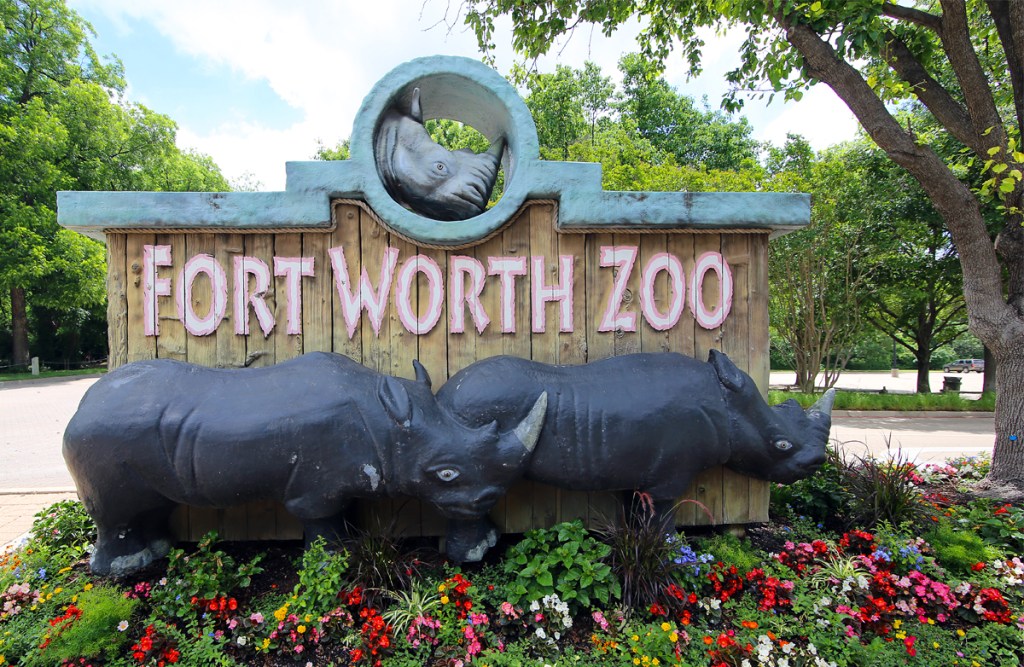 Fort Worth Zoo sign with rhinos