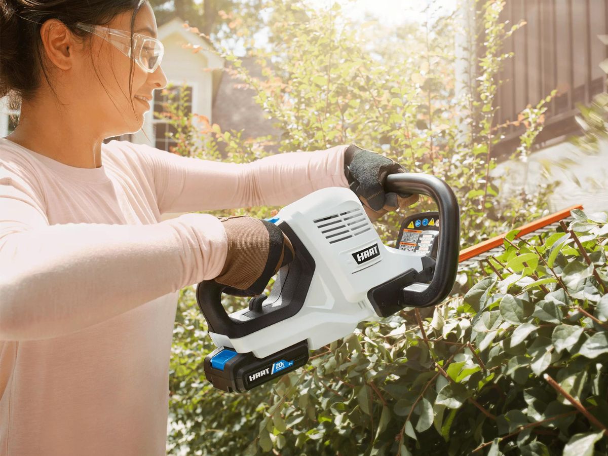 Hart hybrid online hedge trimmer