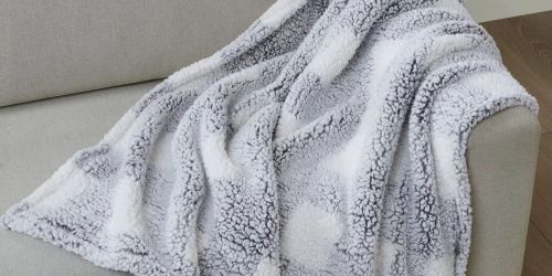 Up to 75% Off Macy’s Throw Blankets | Prices from $7.99!