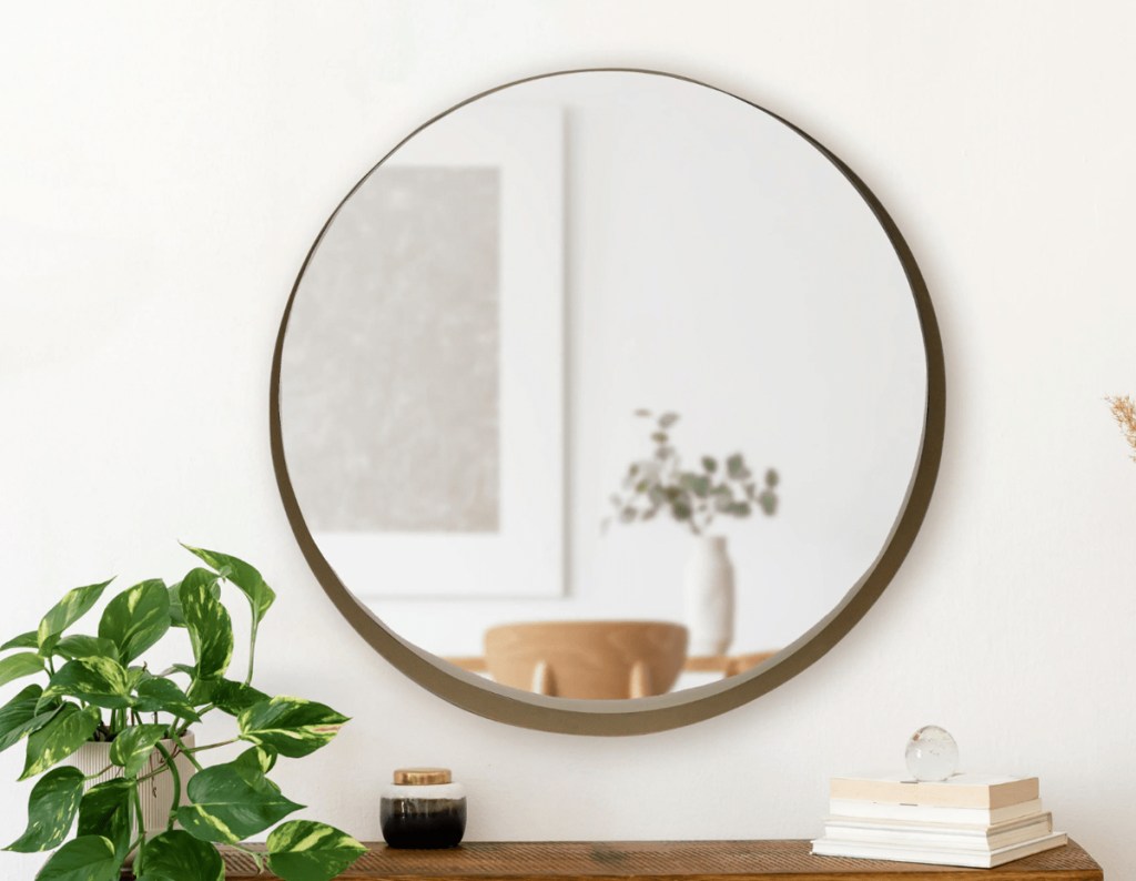 Home Decorators Collection Mittelgroßer, runder, goldfarbener, tief eingelassener moderner Spiegel