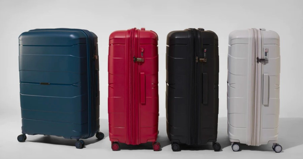 it luggage spinner bags in line