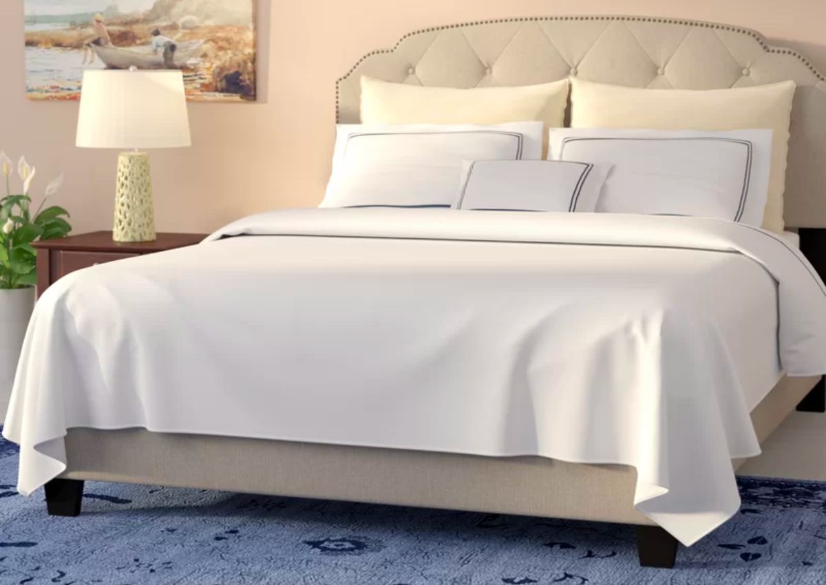 Lapwai Upholstered king Bed
