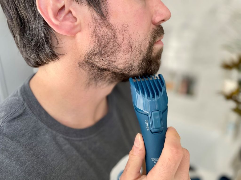 Man using a face trimmer