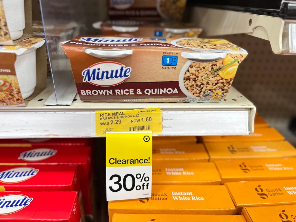 Minute rice cups on a shelf with a clearance tag below them