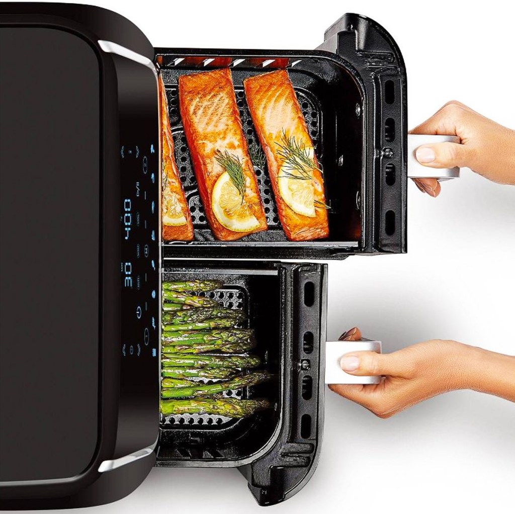 taking salmon and asparagus out of air fryer