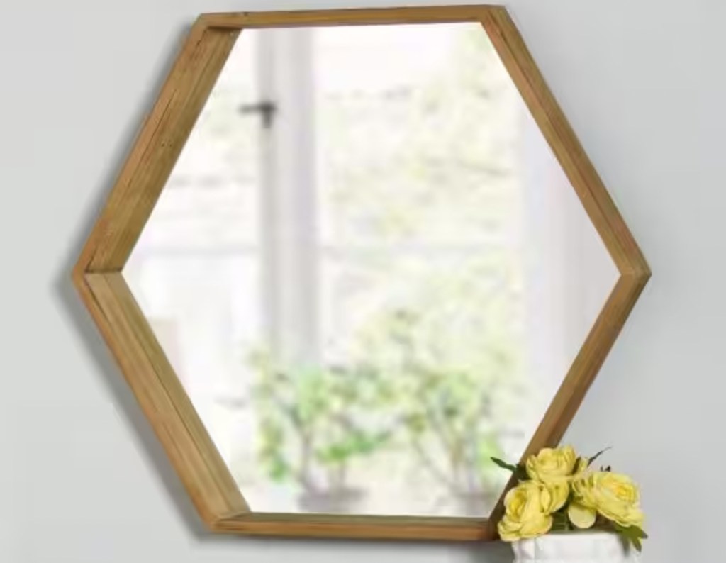 StyleWell Mittelgroßer, sechseckiger, moderner Spiegel aus Naturholz mit tiefliegendem Rahmen
