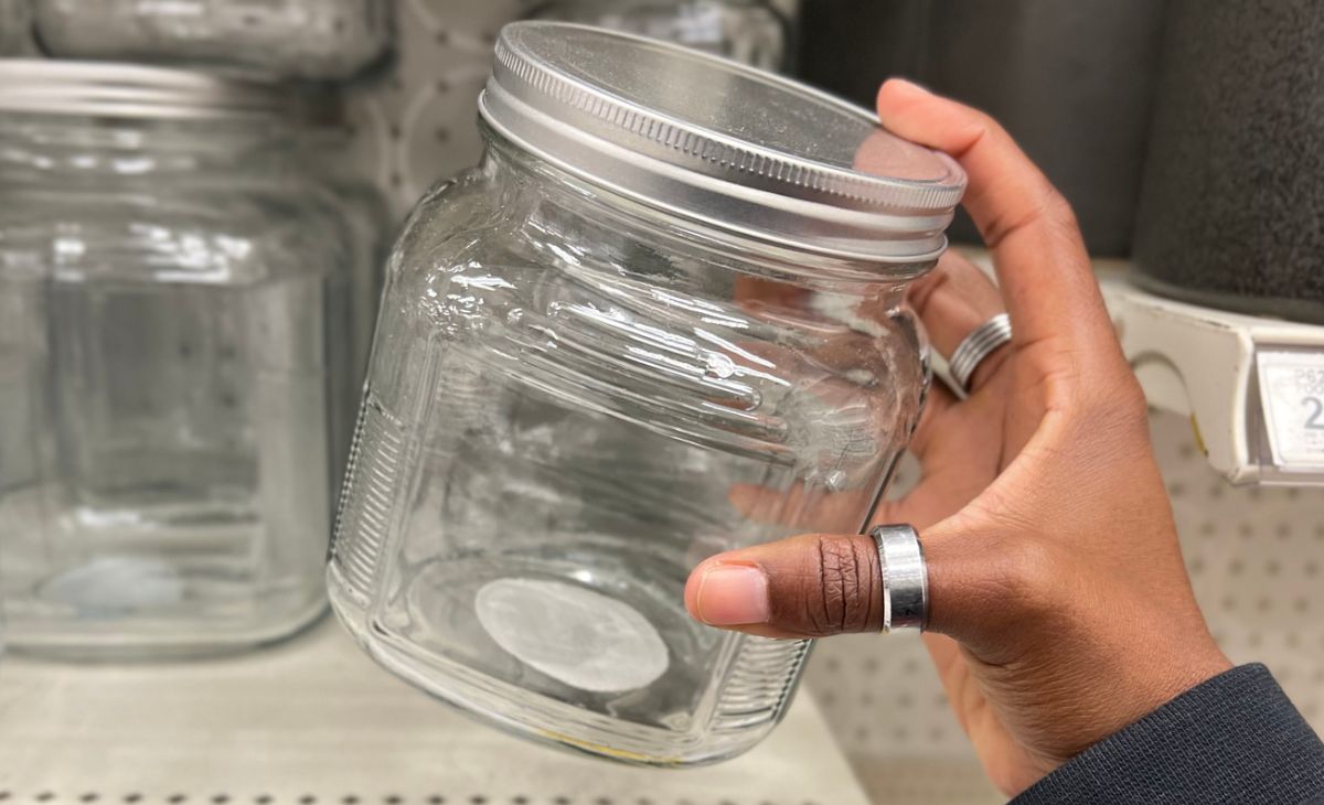 Threshold glass jar with metal lid