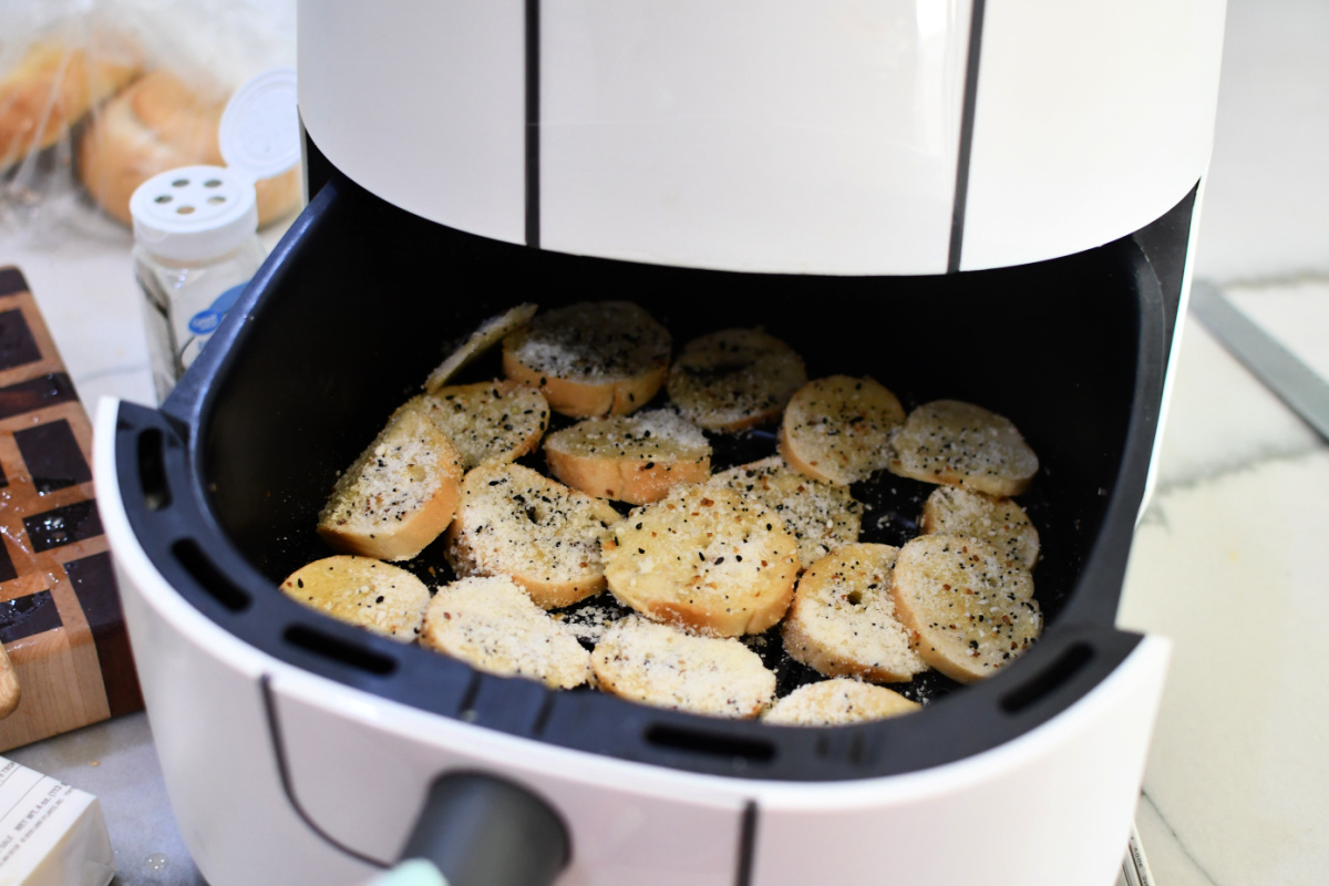 repurpose-day-old-bagels-to-make-easy-air-fryer-bagel-chips