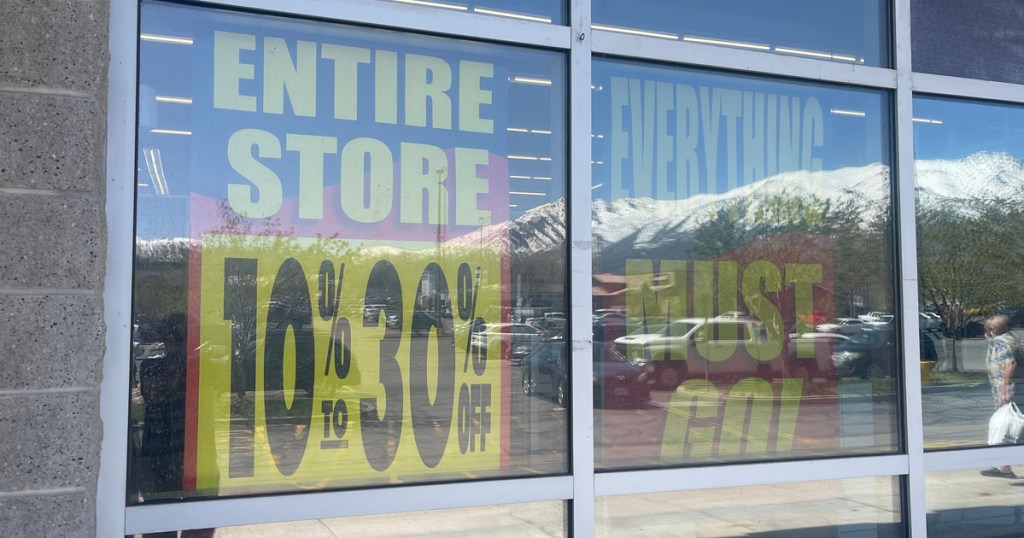 bed bath and beyond store window with closing signs