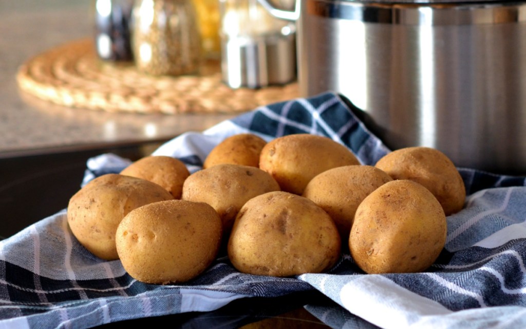 potatoes in towel