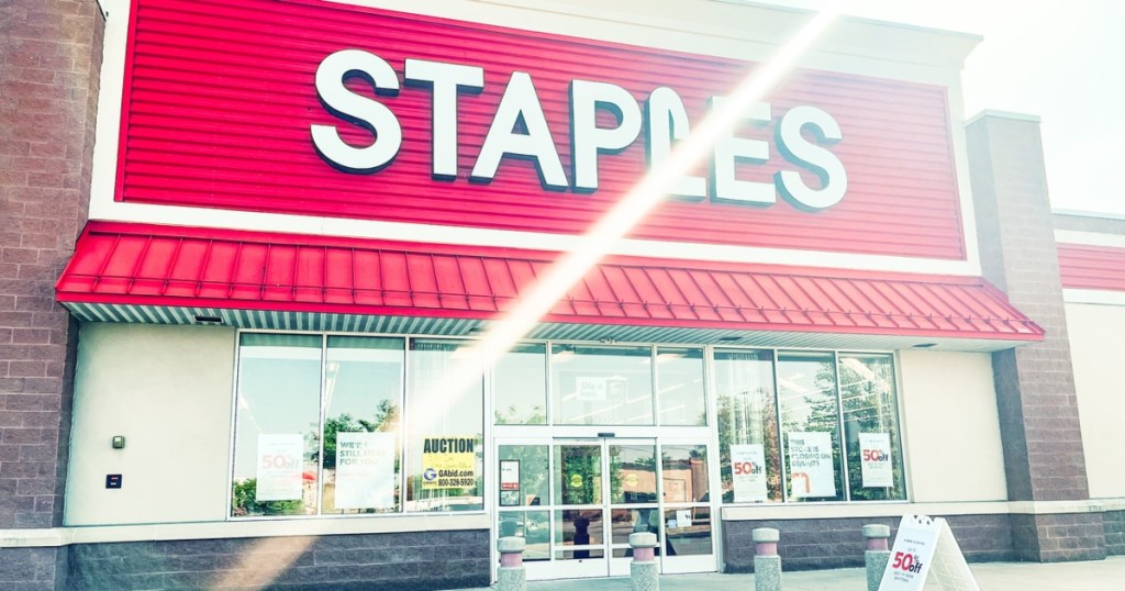 Staples storefront with "going out of business" signage