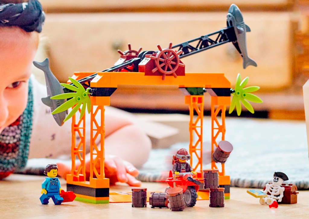 LEGO City The Shark Attack Stunt Challenge 