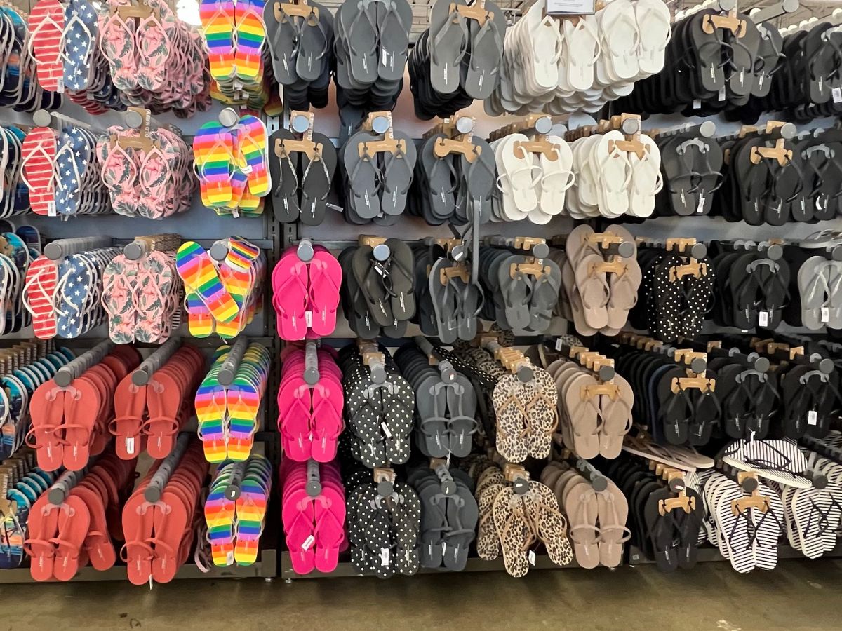 Old navy dollar outlet flip flop sale 2020