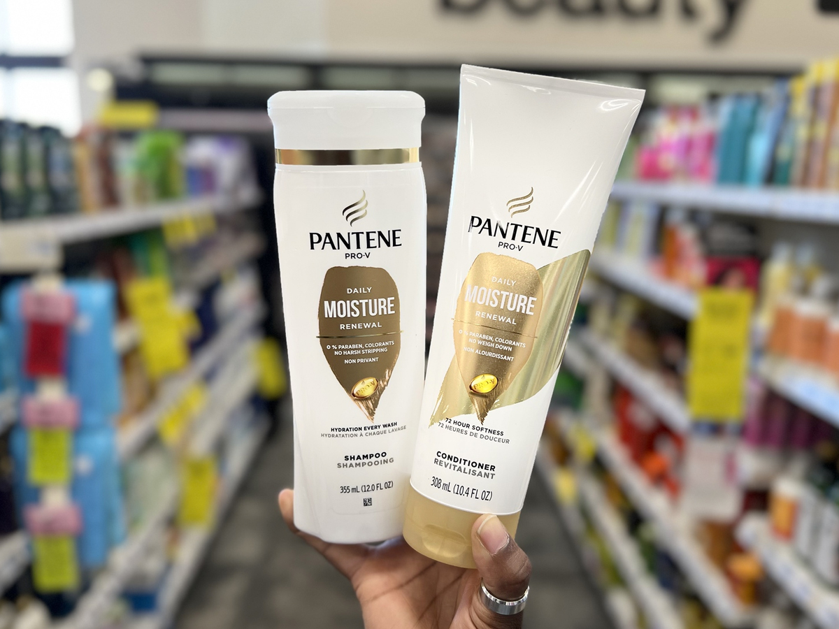 hand holding bottles of pantene shampoo and conditioner