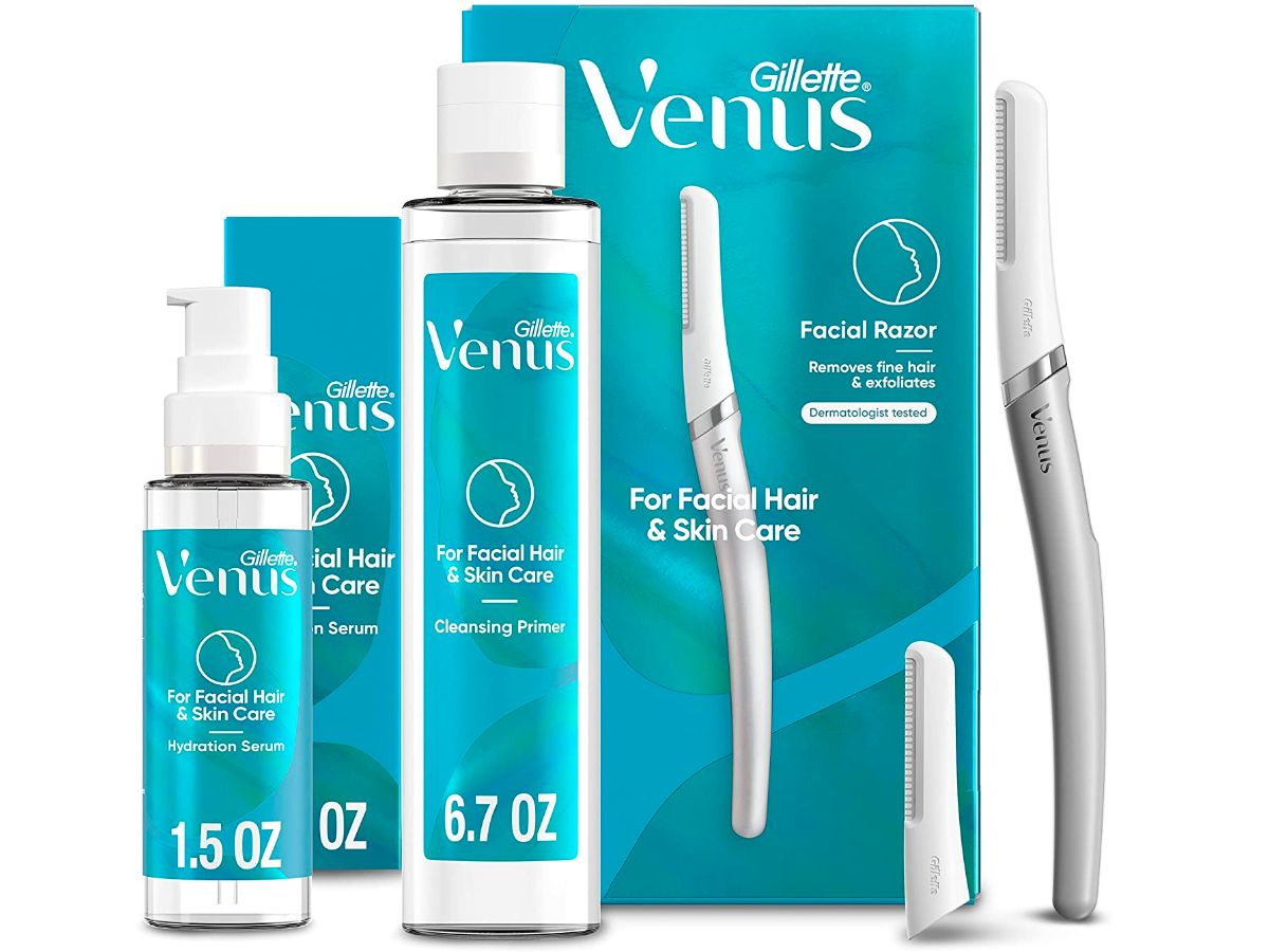 the products included in the Venus gillette dermaplaning kit - Dermaplaning Tool, pre-dermaplane cleanser & oil, post-dermaplane moisturizer serum, eyebrow razor, dermaplaning razor