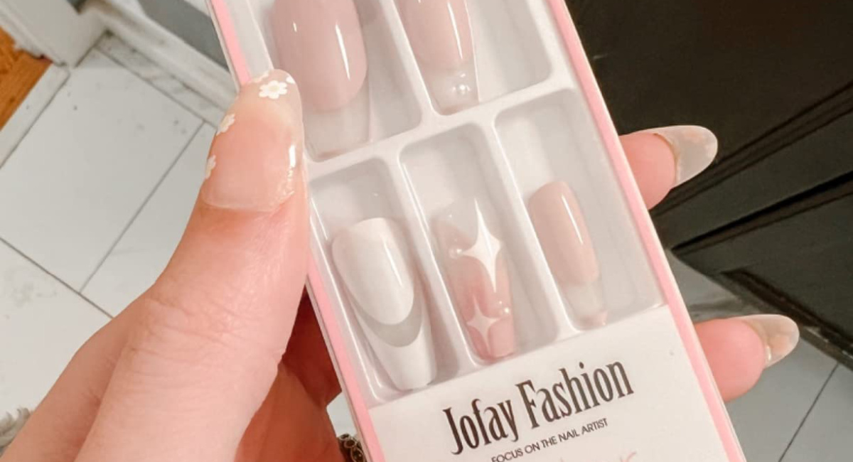 Press-On Nail Kits JUST $3.59 on Amazon (Last 2 Weeks & No Damage to Your Nails)