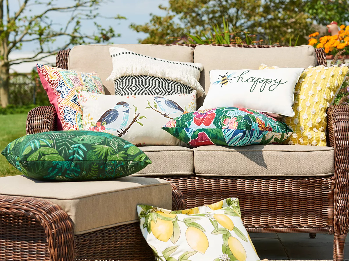 Kohl’s Outdoor Pillows from $5.65 Each (Regularly $20) | Lots Of Styles for Summer