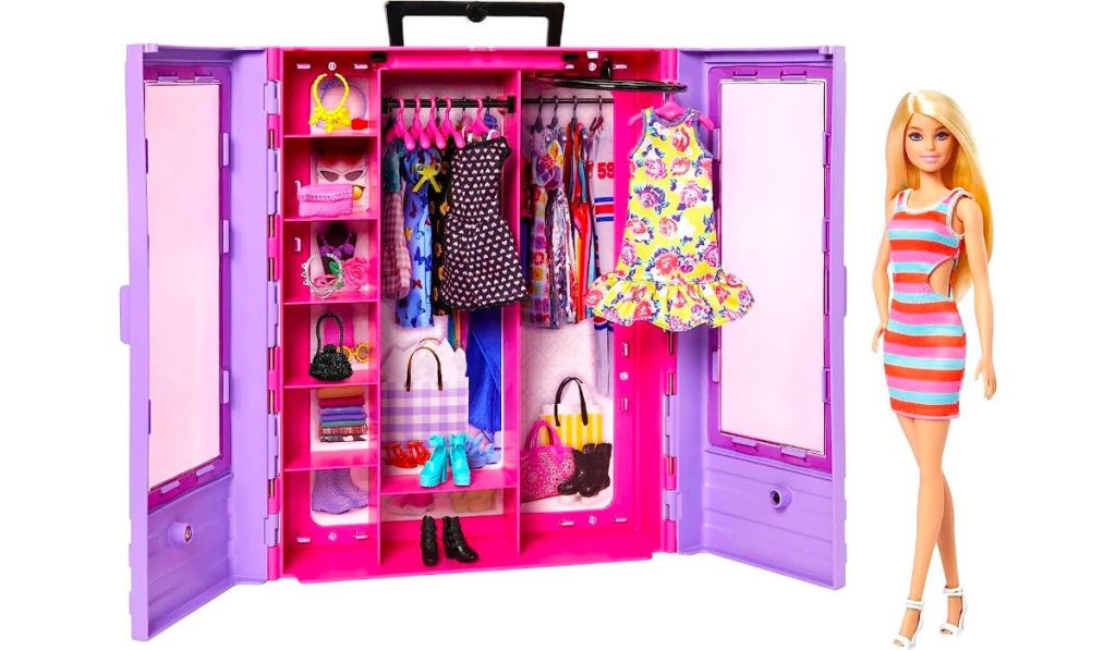 Barbie Fashionistas Doll & Playset, Ultimate Closet with 3 Outfits