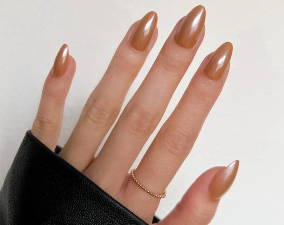 A hand showing Glamnetic Maple Glaze nails 