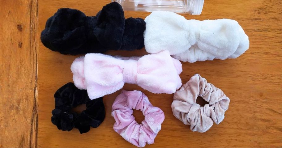 LEOBRO Spa Headband Hair Accessory Set in Pink, Black, & White on table