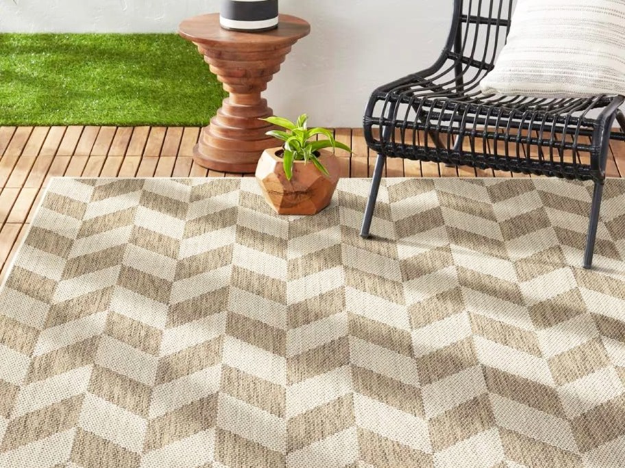 beige herringbone print patio rug