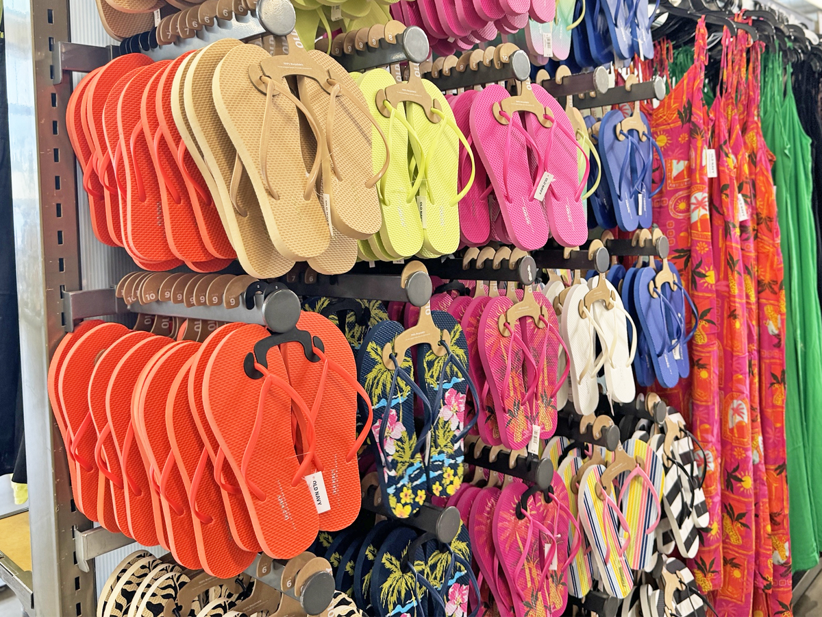 Old navy best sale flip flop colors