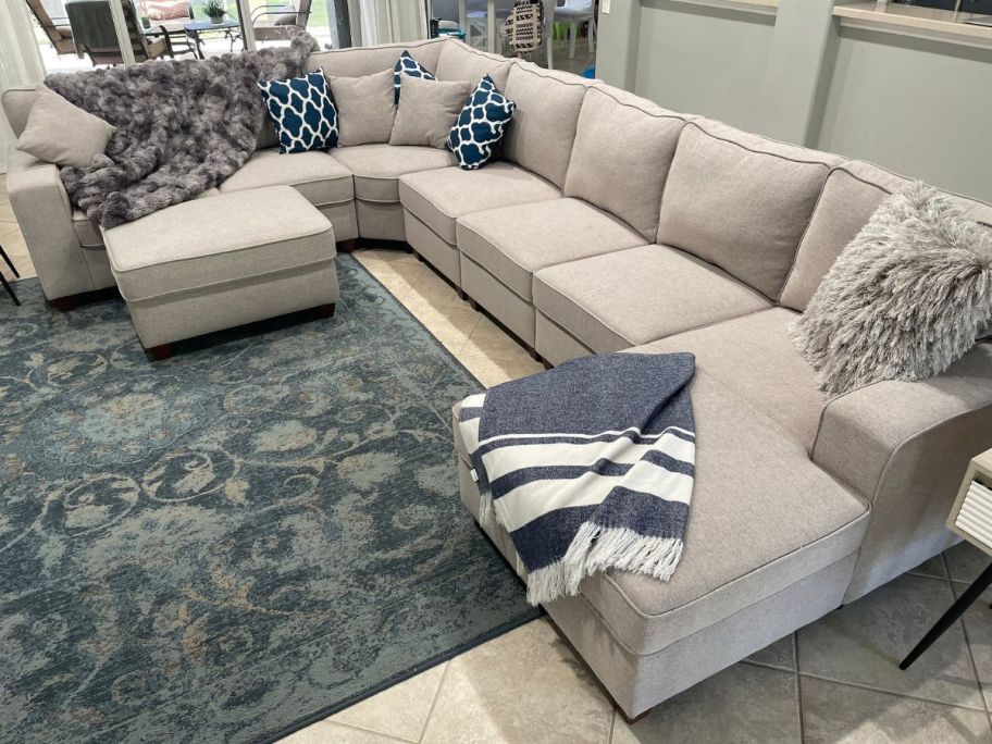 Wade Logan Blakeley 8-Piece Upholstered Sectional