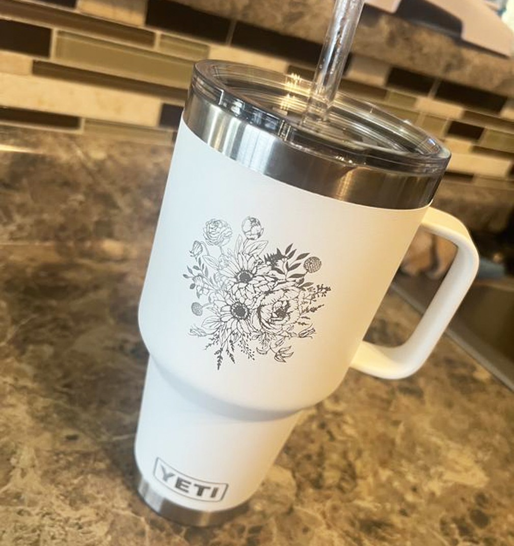 Yeti-Mug تخصيص مجاني على أدوات الشرب YETI |  أكواب وأكواب مخصصة والمزيد تبدأ من 20 دولارًا