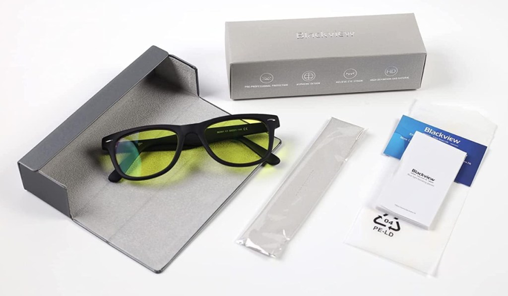 bluelight glasses with accessories