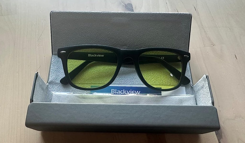 black frame glasses wih yellow lens inside box