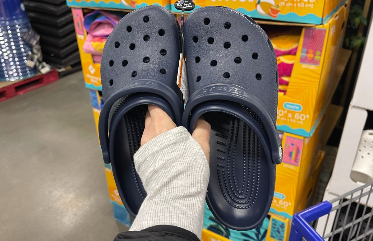 Size 15 crocs clearance shoes