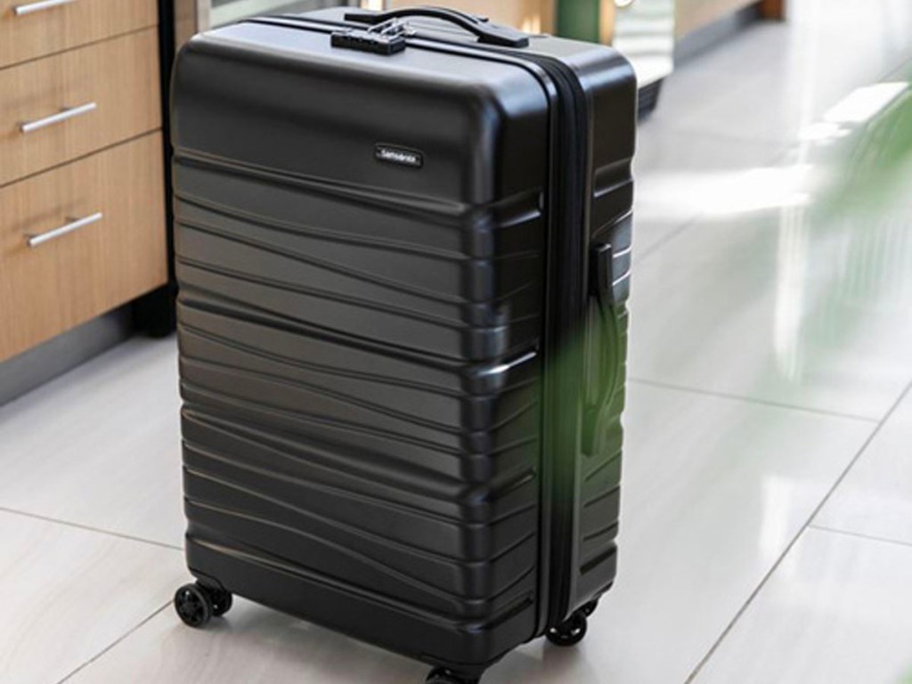 black samsonite luggage 