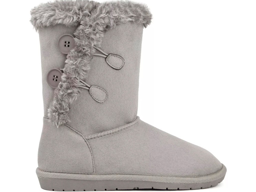 gray winter boots with fur on top