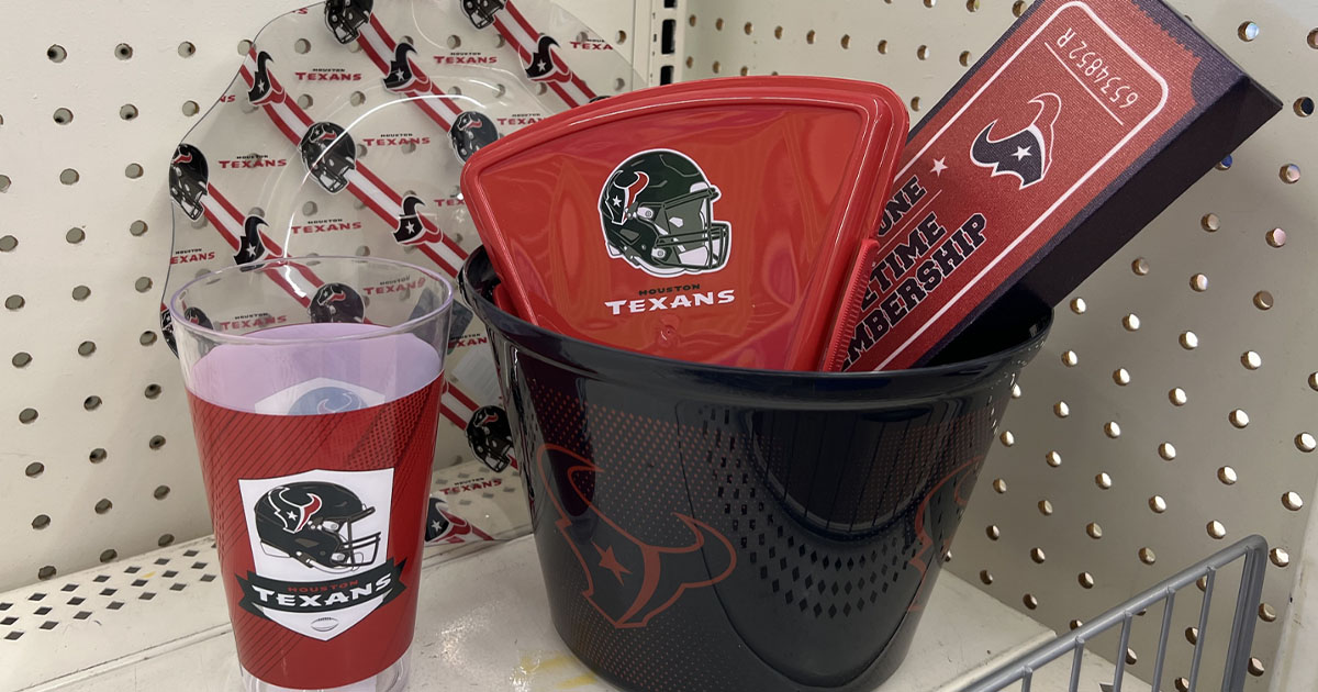 Dollar Tree Sells NFL Home Goods for ONLY $1.25 | Cups, Plates, & More!