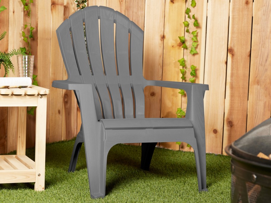 Adams-Stackable-Plastic-Adirondack-Chair تبدأ مبيعات Lowe في الرابع من يوليو في 27 يونيو |  وفّر على النباتات والمهاد وشوايات بلاكستون والمزيد