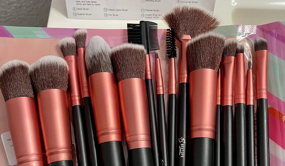 BESTOPE PRO Premium Synthetic 16-Piece Makeup Brush Set