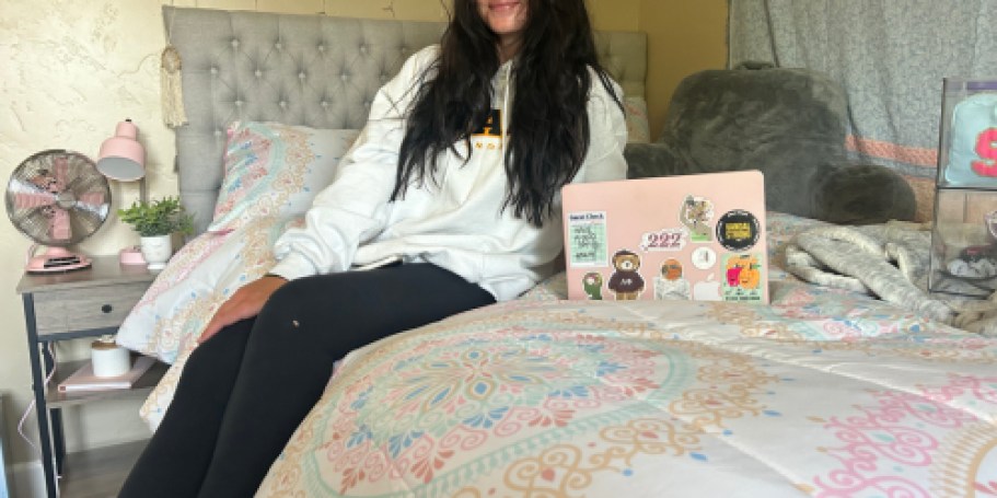 40+ Weird Scholarships for College Students in 2026