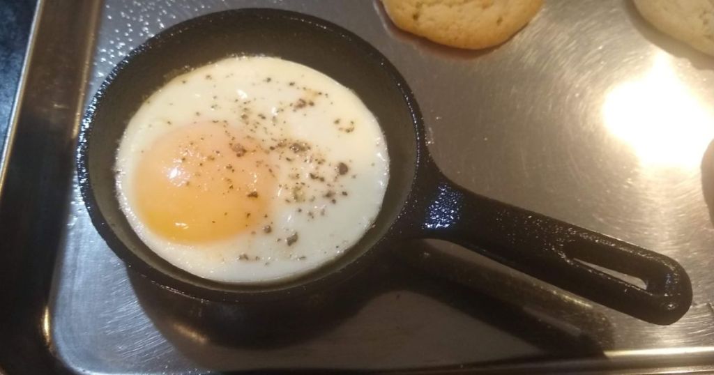 AmazonCommercial Pre Seasoned 3.5-Inch Cast Iron Skillet Set of 4 shown with an easy over egg in it