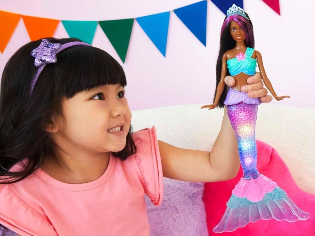 Barbie Dreamtopia Mermaid Toy with Light Up Tail + Water Show Brunette Purple