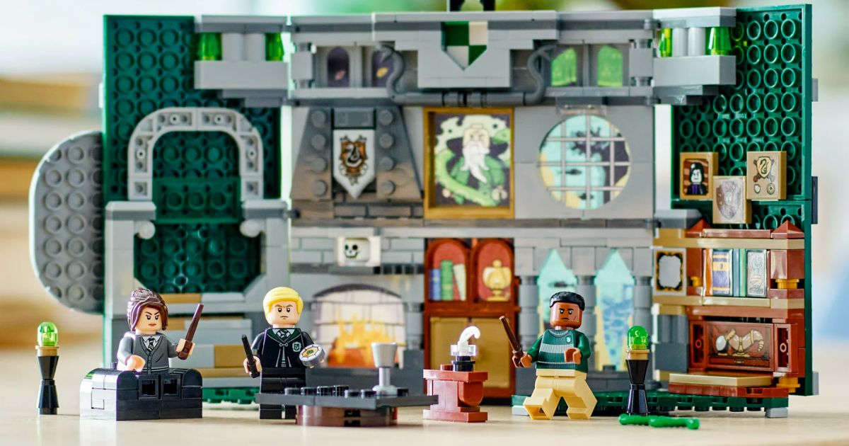 LEGO Harry Potter Slytherin House common room lego set
