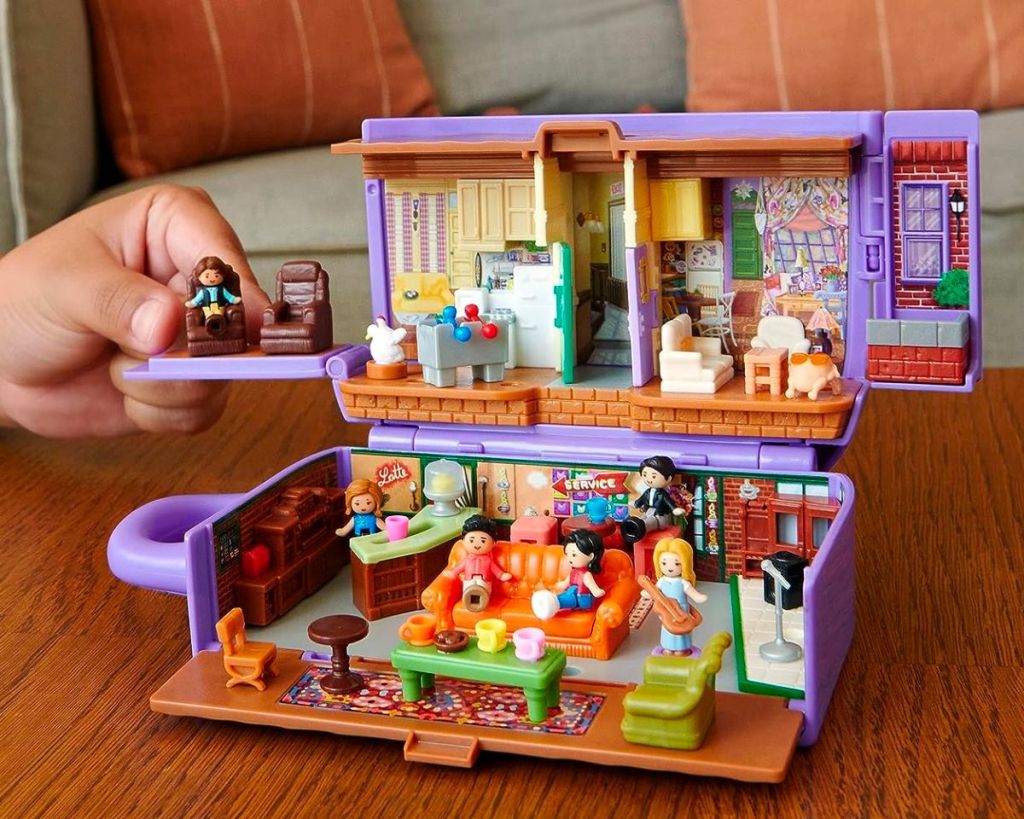 Polly pocket friends compact open showing the rooms and contents
