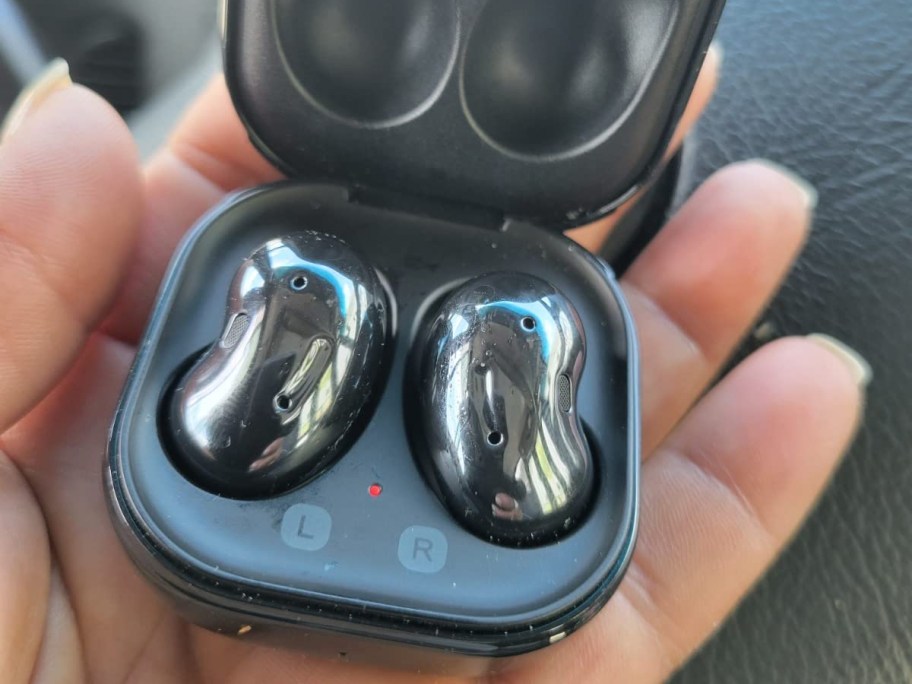 Samsung-Galaxy-Buds-Live2 يتم شحن Samsung Galaxy Buds بسعر 69 دولارًا فقط على موقع Walmart.com (149 دولارًا بشكل منتظم)