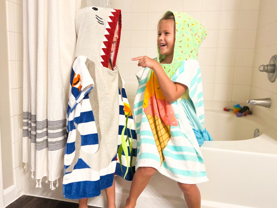 The-Big-One-Kids-Hooded-Beach-Towels-1 أفضل 10 عناصر كبيرة يمكنك شراؤها من Kohl's (الأسعار تبدأ من 1.69 دولار ويتم شحنها جميعًا مجانًا!)