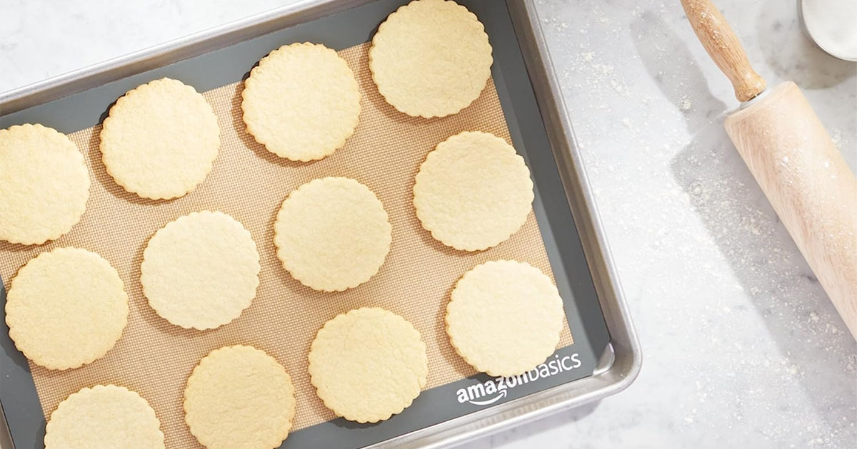 amazon basics baking mat on tray cooking sheet with cookies