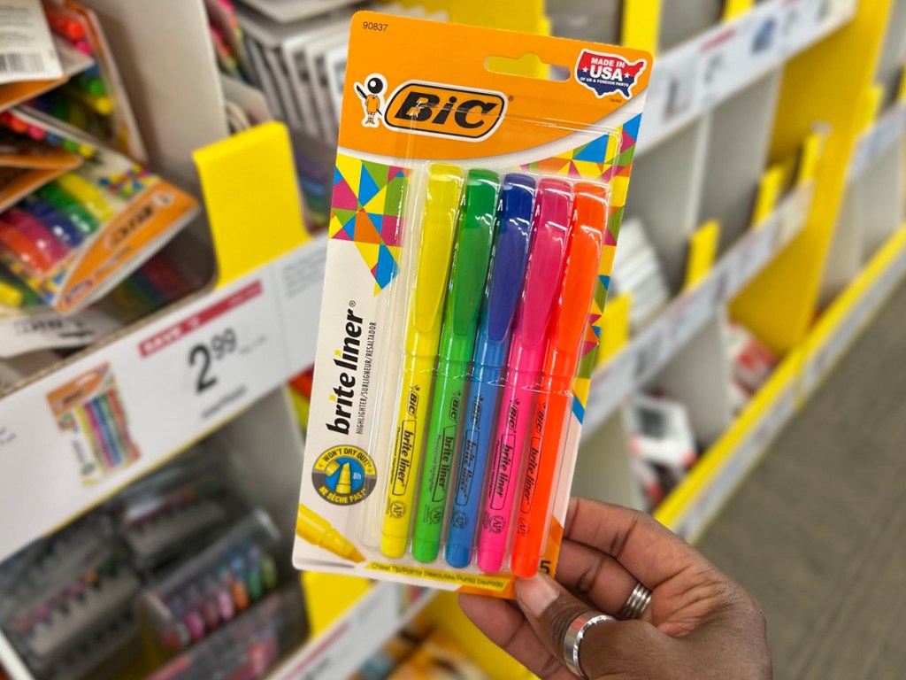 hand holding bic highlighter pack