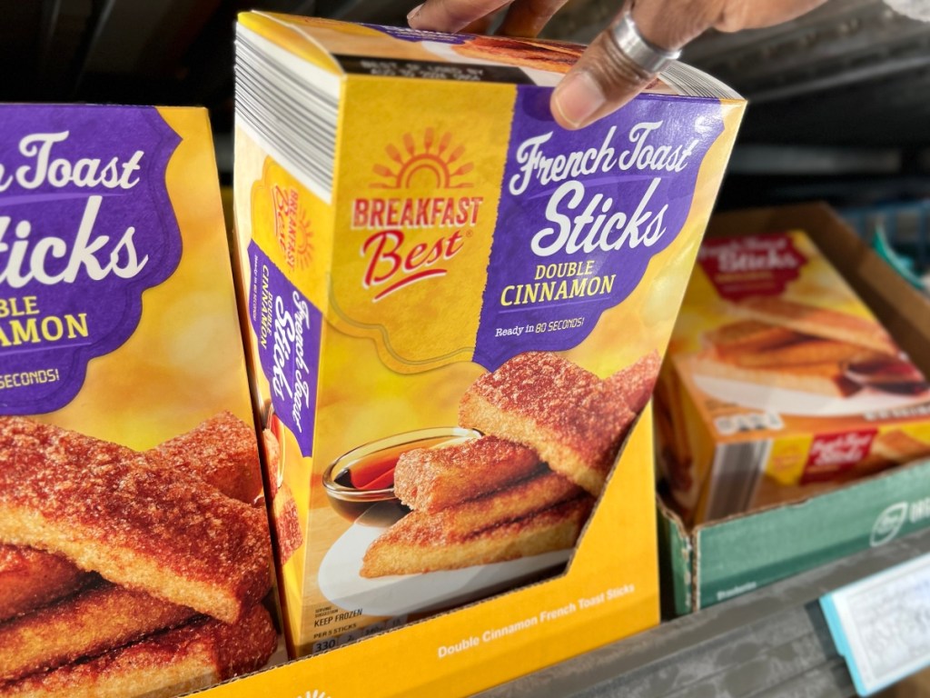 Wählen Sie eine Schachtel gefrorener French-Toast-Sticks