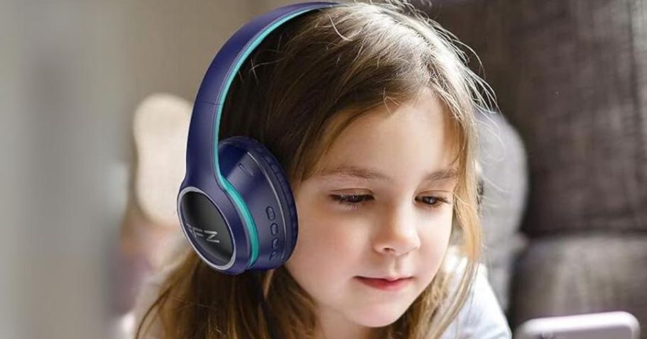 Kids Wireless Headphones Just $11.69 on Amazon – Lasts Up to 2 Days w/ One Charge!