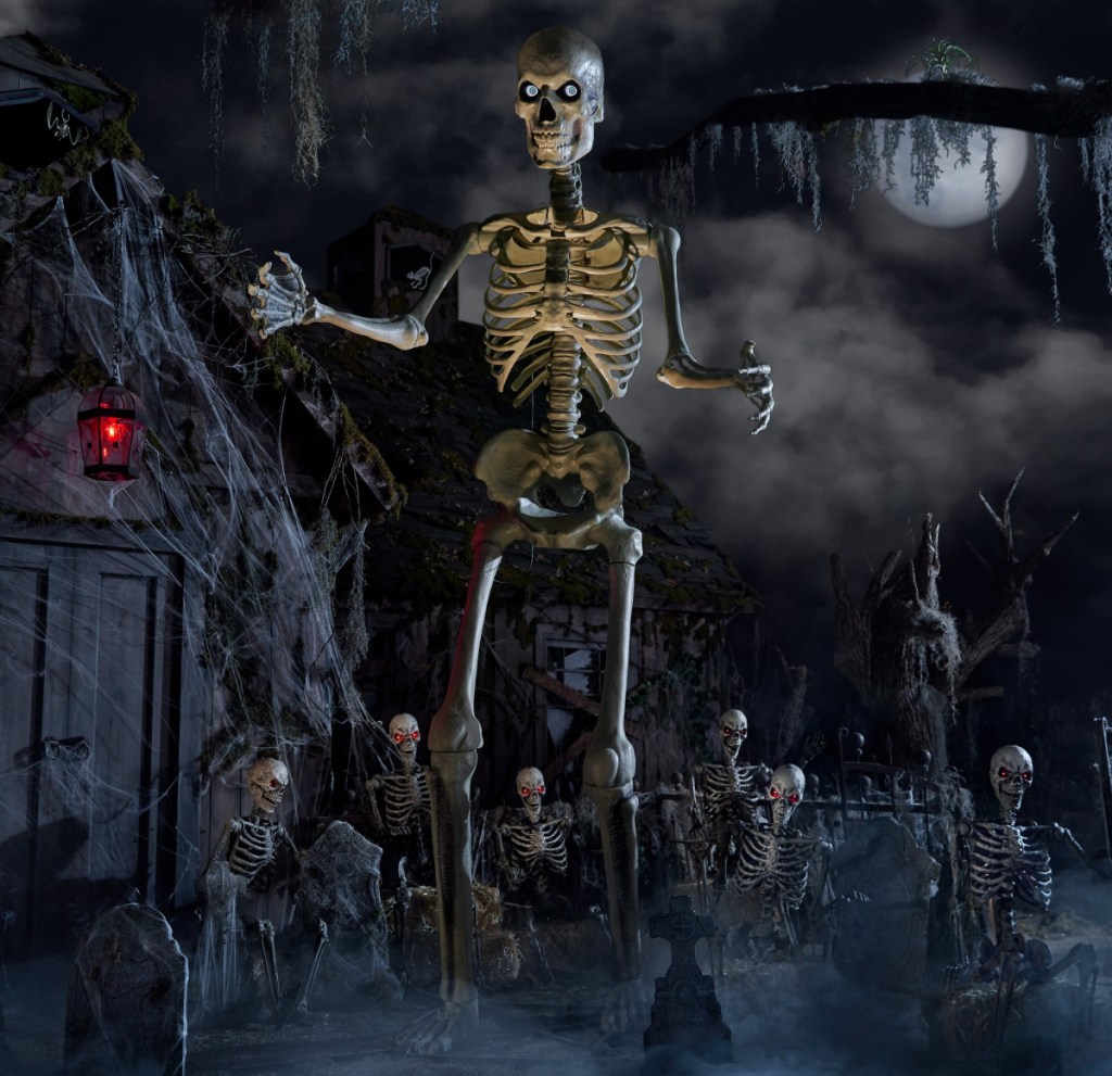 Home Depot riesige Skelett-Halloween-Ausstellung
